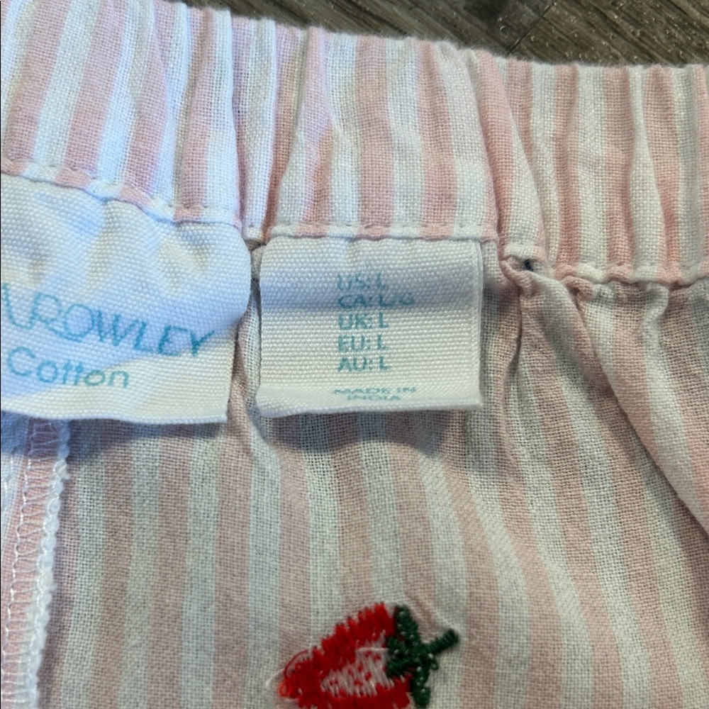 Cynthia Rowley Strawberry Seersucker Shorts Pink White Striped Cotton L - Picture 4 of 6